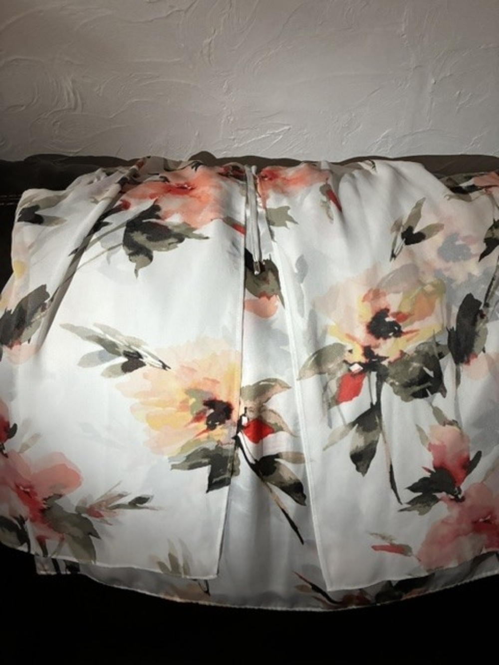 White House Black Market White Floral Halter Top with Coral Accents - Picture 6 of 7